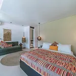 Villa Bull House Amazing 6 Bedrooms Contemporary Villa In Seminyak
