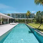 Villa Bull House Amazing 6 Bedrooms Contemporary Villa In Seminyak