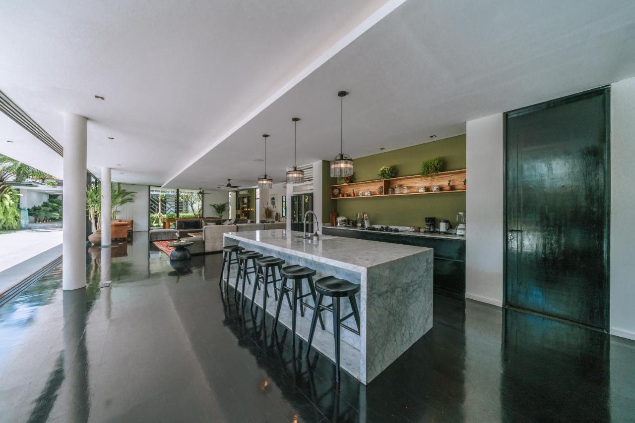 Villa Bull House Amazing 6 Bedrooms Contemporary In *