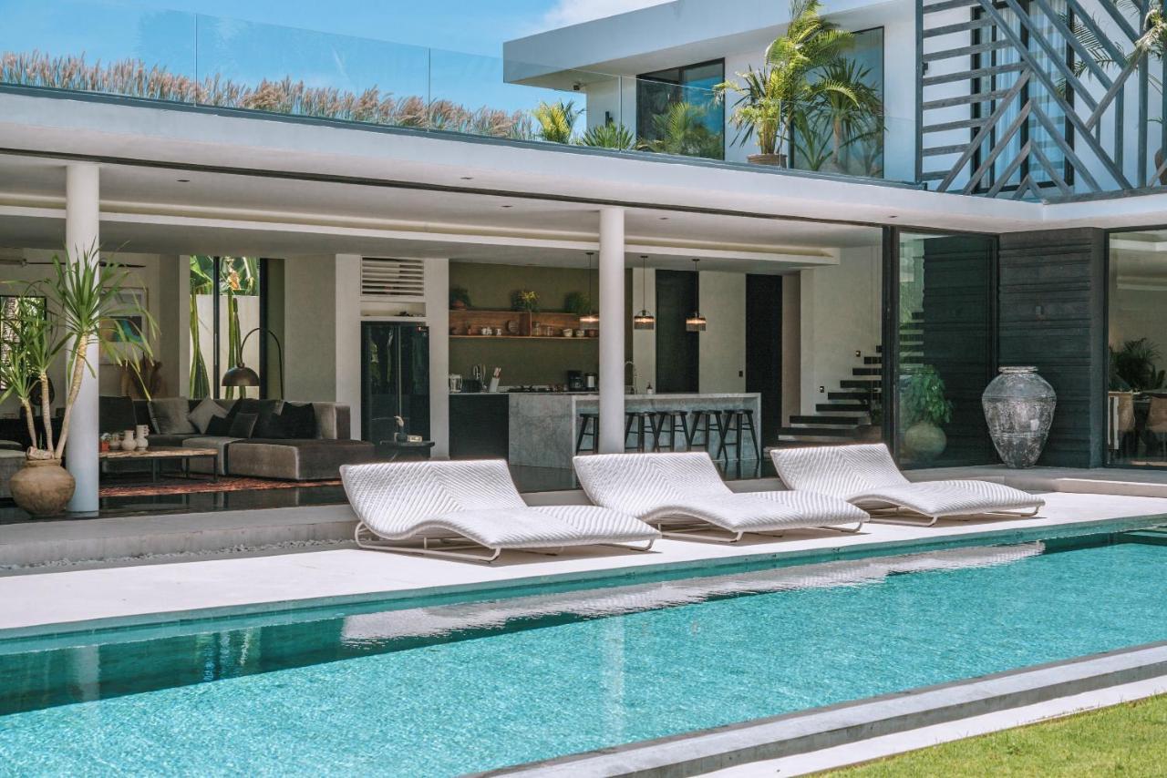 Villa Bull House Amazing 6 Bedrooms Contemporary In