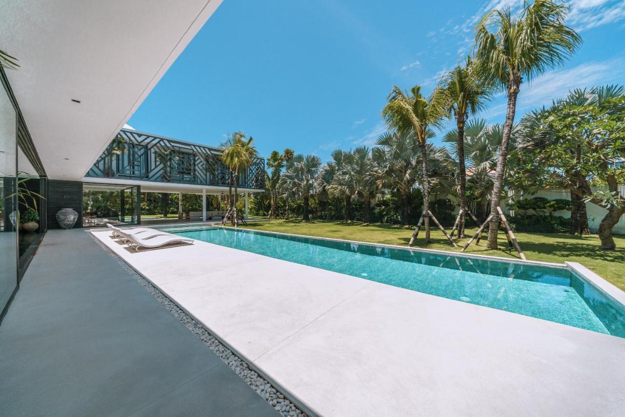 Bull House Amazing 6 Bedrooms Contemporary In Villa