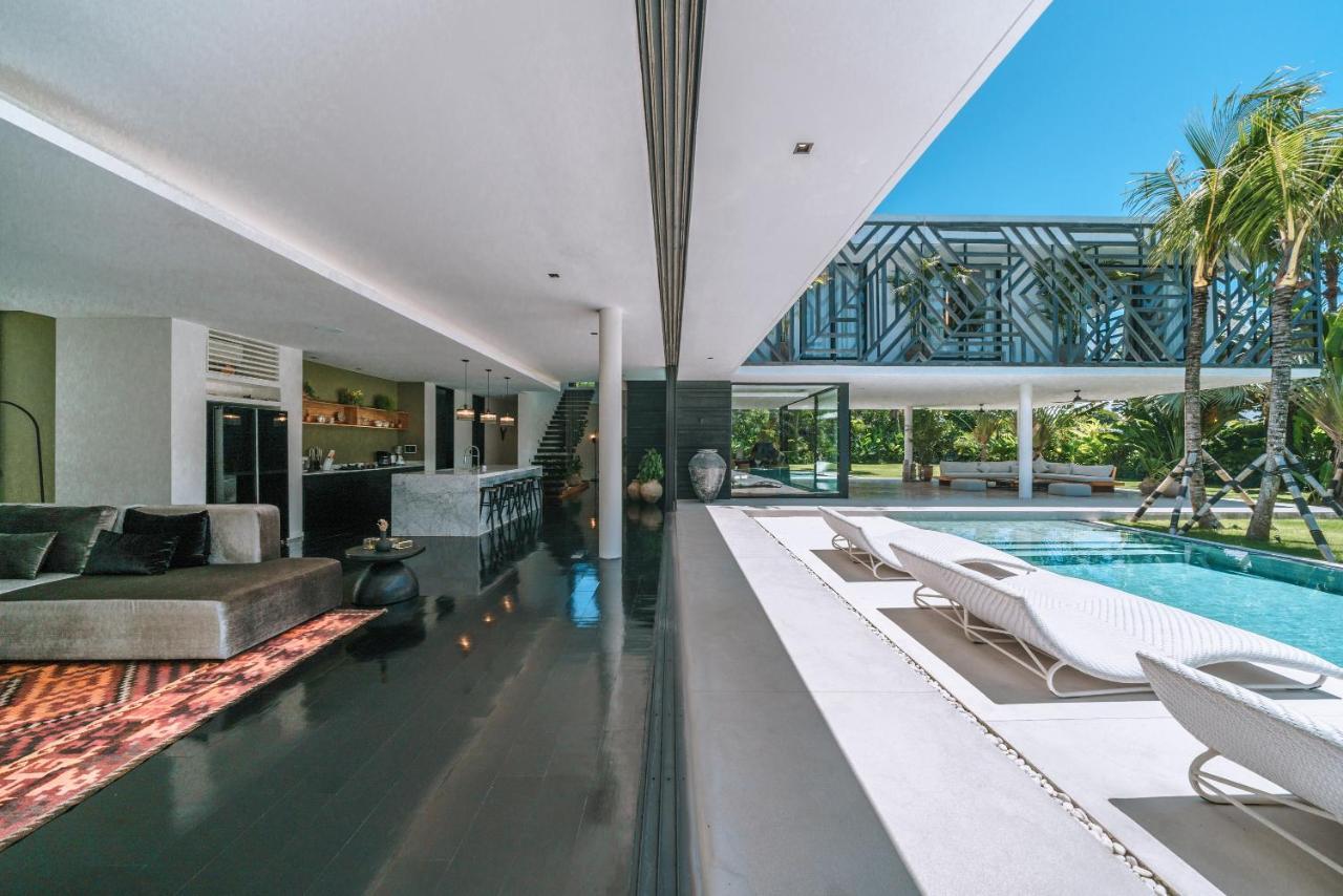 Bull House Amazing 6 Bedrooms Contemporary In Seminyak (Bali)