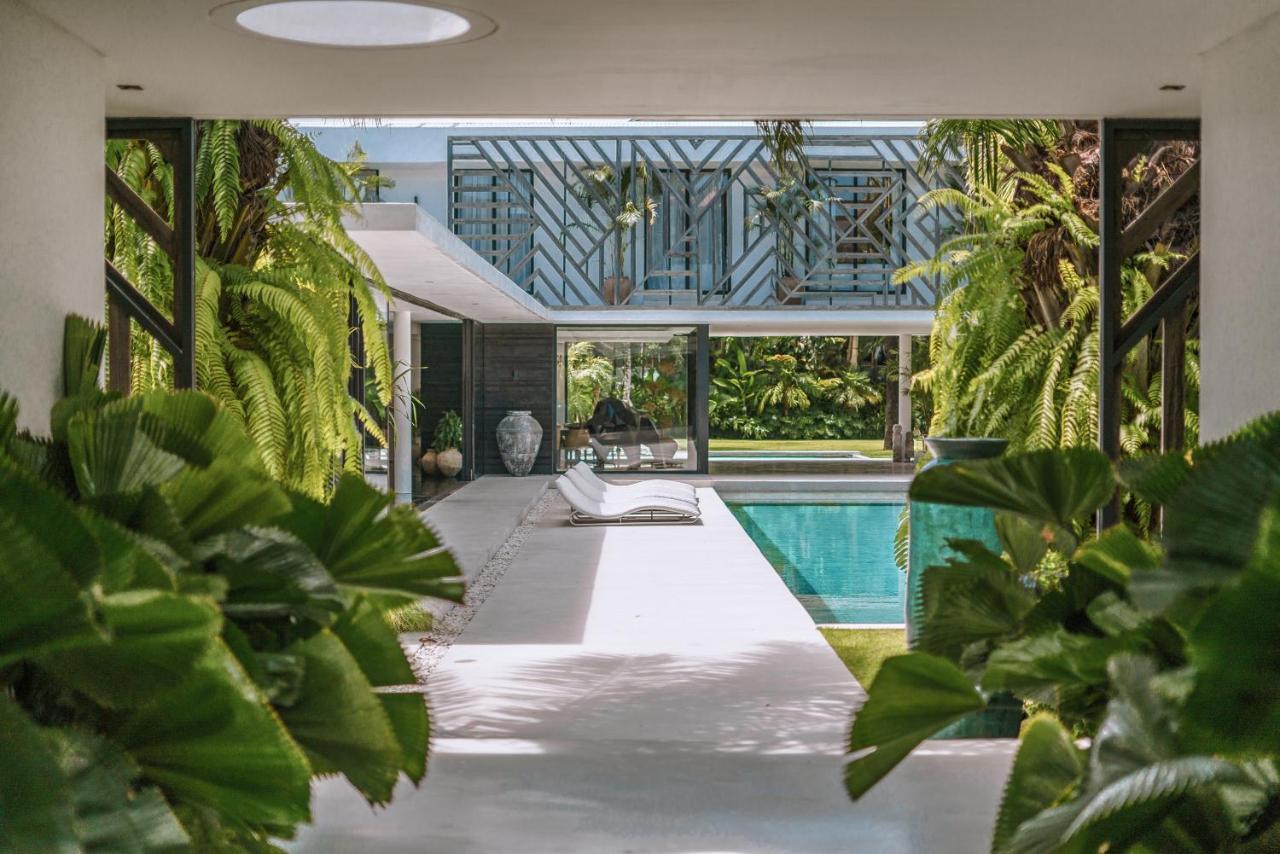 Bull House Amazing 6 Bedrooms Contemporary In Villa *